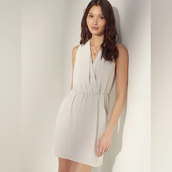 Wilfred Aritzia classic elegant  white dress with a V neckline Size S pockets - Picture 1 of 12